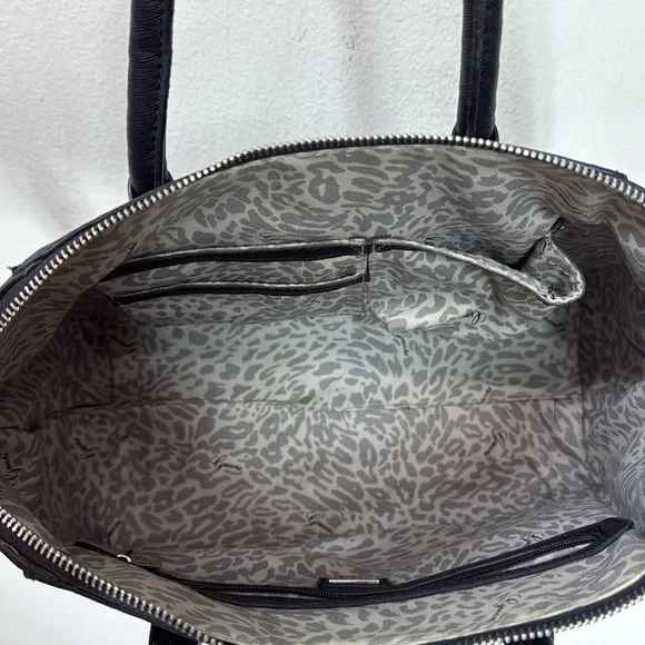 (E) Guess Bag
Black and Silver Crossbody and Shoulder Bag - Picture 11 of 15